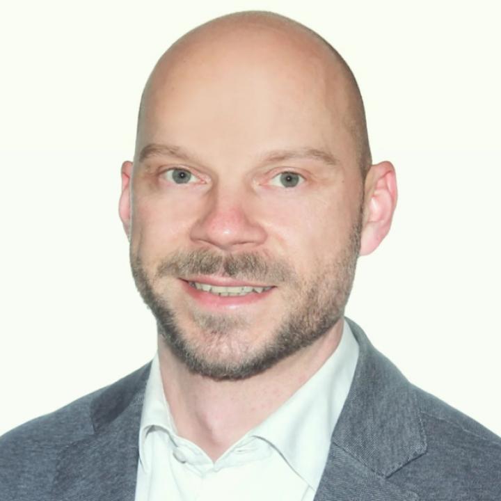 Kurš atbildīgs par komandējumā bojātu darbinieka privāto auto?